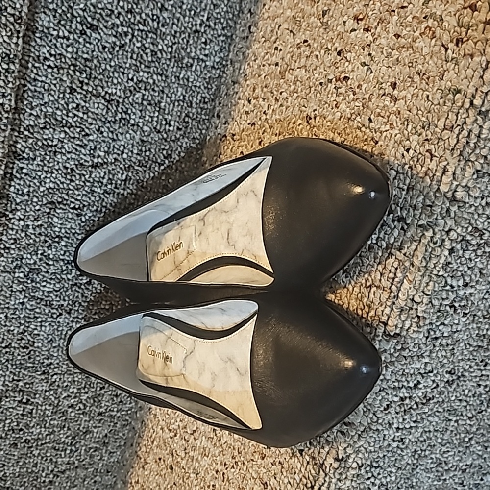 Calvin Klein "Bora" Saffiano Leather Flat - Picture 9 of 9
